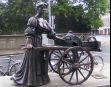 Molly Malone statue - Dublin: Grafton St. treasure hunt